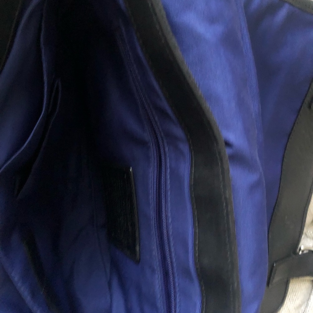 Coach Messenger Bag Authentic - Picture 7 of 9